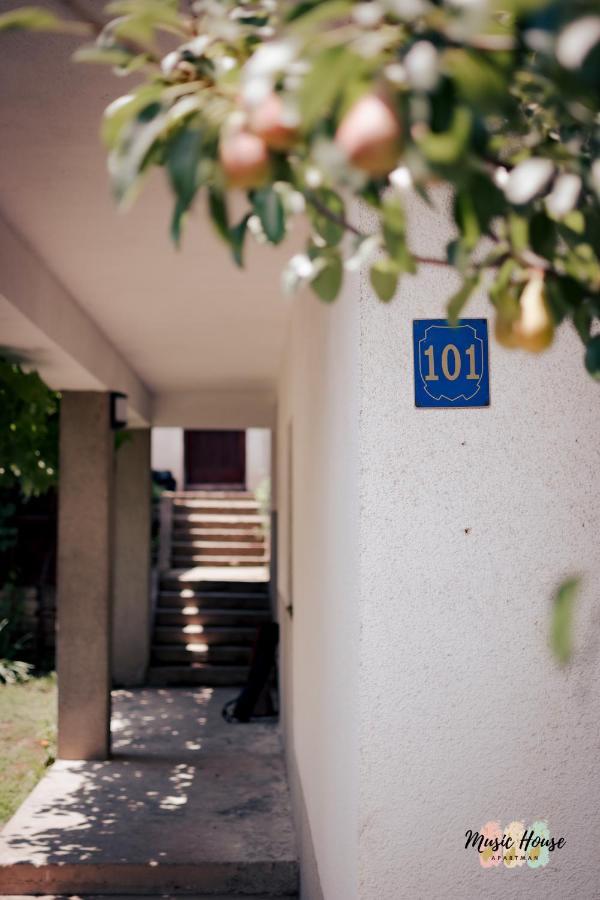 Music House Apartment Tuzla Bagian luar foto