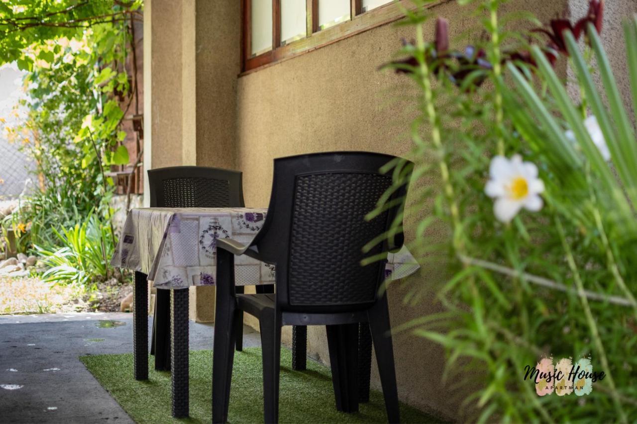 Music House Apartment Tuzla Bagian luar foto