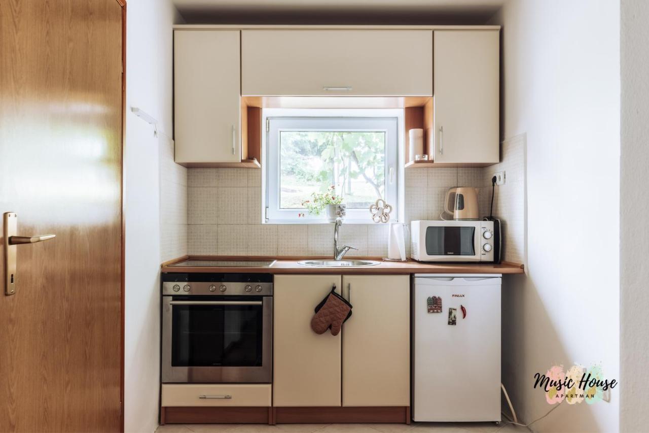 Music House Apartment Tuzla Bagian luar foto